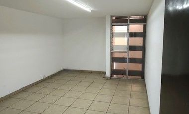 LOCAL     AV MARIANO OTERO 3661 CERCA DE LA PERLA Y AV LA CALMA ZAP