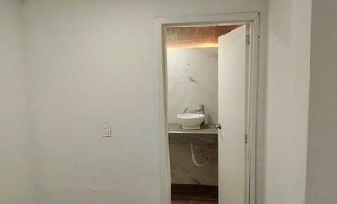 LOCAL     AV MARIANO OTERO 3661 CERCA DE LA PERLA Y AV LA CALMA ZAP