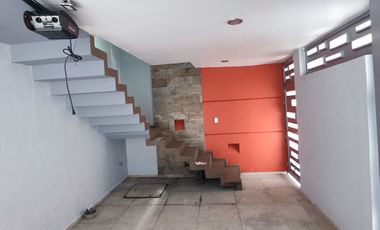 Renta moderna casa de 3 pisos a una cuadra de la 
