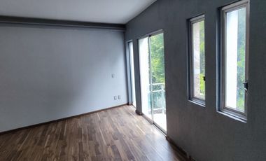 Renta moderna casa de 3 pisos a una cuadra de la 