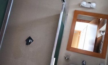 Renta moderna casa de 3 pisos a una cuadra de la 