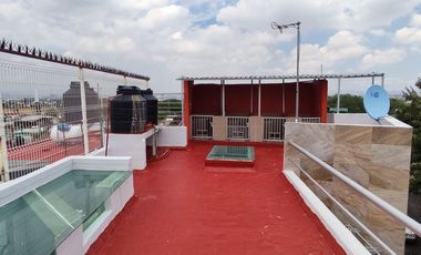 Renta moderna casa de 3 pisos a una cuadra de la 