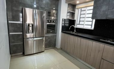 Renta Casa Amueblada en Valle La Rioja, Apodaca | 3 Niveles | Seguridad 24/7 | Terrazas y Asador
