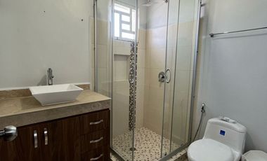 Renta Casa Amueblada en Valle La Rioja, Apodaca | 3 Niveles | Seguridad 24/7 | Terrazas y Asador