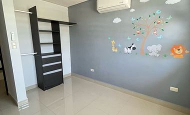 Renta Casa Amueblada en Valle La Rioja, Apodaca | 3 Niveles | Seguridad 24/7 | Terrazas y Asador