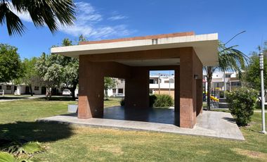 Renta Casa Amueblada en Valle La Rioja, Apodaca | 3 Niveles | Seguridad 24/7 | Terrazas y Asador