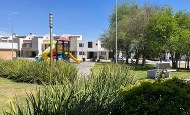 Renta Casa Amueblada en Valle La Rioja, Apodaca | 3 Niveles | Seguridad 24/7 | Terrazas y Asador