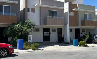 Renta Casa Amueblada en Valle La Rioja, Apodaca | 3 Niveles | Seguridad 24/7 | Terrazas y Asador