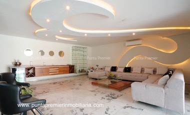 Residencia de Lujo en Venta en Puerta Las Lomas con Elevador Zona Andares