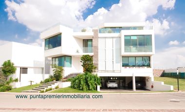 Residencia de Lujo en Venta en Puerta Las Lomas con Elevador Zona Andares