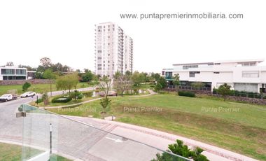 Residencia de Lujo en Venta en Puerta Las Lomas con Elevador Zona Andares