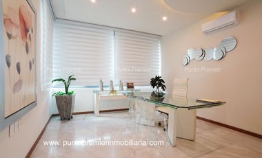 Residencia de Lujo en Venta en Puerta Las Lomas con Elevador Zona Andares