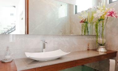 Residencia de Lujo en Venta en Puerta Las Lomas con Elevador Zona Andares