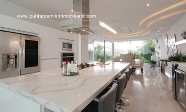 Residencia de Lujo en Venta en Puerta Las Lomas con Elevador Zona Andares