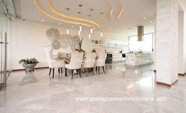Residencia de Lujo en Venta en Puerta Las Lomas con Elevador Zona Andares