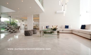 Residencia de Lujo en Venta en Puerta Las Lomas con Elevador Zona Andares