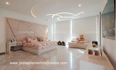 Residencia de Lujo en Venta en Puerta Las Lomas con Elevador Zona Andares