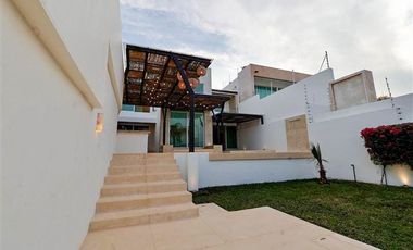VENTA Casa en Tequesquitengo Vista al Lago