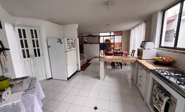 Se vende casa y Suite en un conjunto en Calderon