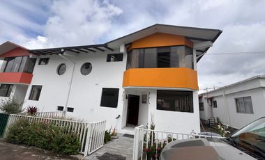 Se vende casa y Suite en un conjunto en Calderon
