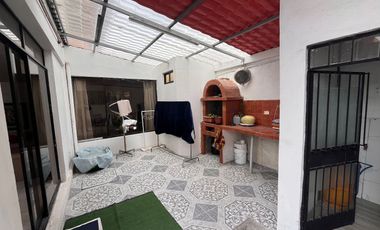 Se vende casa y Suite en un conjunto en Calderon