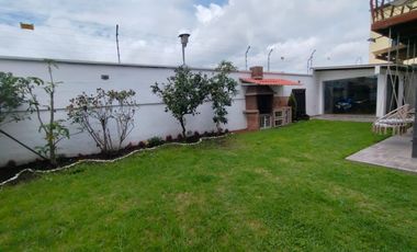 Se vende casa y Suite en un conjunto en Calderon