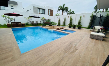 Casa en venta en Isla mocoli con piscina, Ecuador