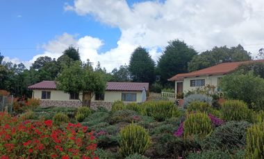 EL LUGAR TRANQUILO - Se Vende Hermoso lugar con DOS casas, situado en Cuicocha/ Ugshapungo
