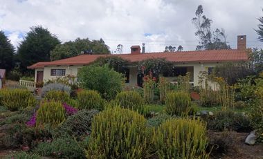 EL LUGAR TRANQUILO - Se Vende Hermoso lugar con DOS casas, situado en Cuicocha/ Ugshapungo