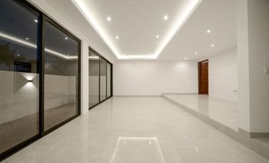 Exclusiva Casa Nueva con Vistas Panorámicas de la Bahía desde el Rooftop