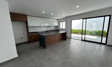 Hermosa y a estrenar casa en venta, con 3 recámaras forma parte de moderno desarrollo ubicado en Zakia Qro JF