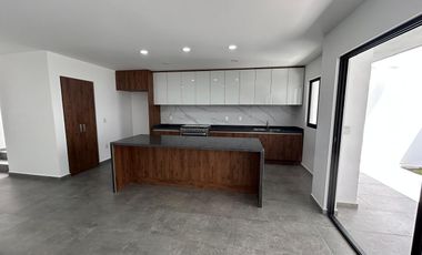 Hermosa y a estrenar casa en venta, con 3 recámaras forma parte de moderno desarrollo ubicado en Zakia Qro JF