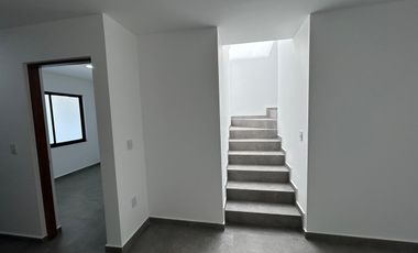 Hermosa y a estrenar casa en venta, con 3 recámaras forma parte de moderno desarrollo ubicado en Zakia Qro JF