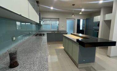 HERMOSA CASA EN VENTA EN CANTERAS DE SAN AGUSTIN