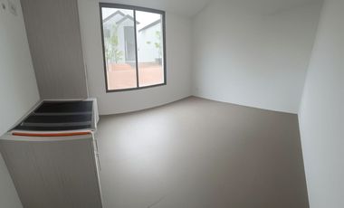 Alquilo Costa Sol por estrenar - 4 dormitorios 1 en planta baja con baños completos - cocina - patio. Guayaquil, Ecuador