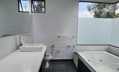 VENDO  CASA 1 PISO, EN  CONJUNTO VEREDA FAGUA SECTOR COLEGIO DE FAGUA , AREA DE CONSTRUCCION 300 METROS, LOTE  2076 METROS  5 HABITCIONES CADA UNO  CO