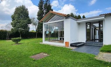 VENDO  CASA 1 PISO, EN  CONJUNTO VEREDA FAGUA SECTOR COLEGIO DE FAGUA , AREA DE CONSTRUCCION 300 METROS, LOTE  2076 METROS  5 HABITCIONES CADA UNO  CO