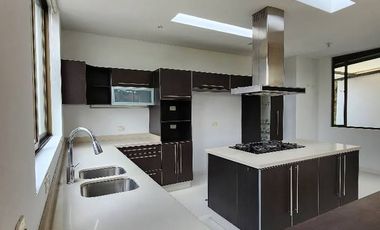 VENDO  CASA 1 PISO, EN  CONJUNTO VEREDA FAGUA SECTOR COLEGIO DE FAGUA , AREA DE CONSTRUCCION 300 METROS, LOTE  2076 METROS  5 HABITCIONES CADA UNO  CO