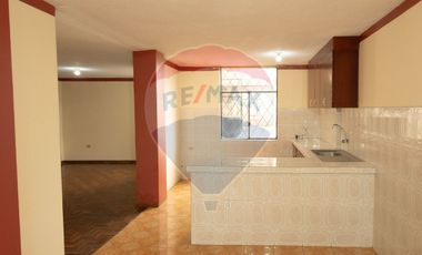 EDIFICIO COMERCIAL AV. CRISTOBAL DE TROYA, IBARRA