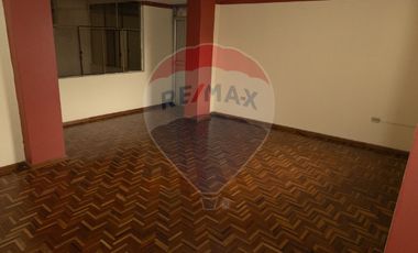 EDIFICIO COMERCIAL AV. CRISTOBAL DE TROYA, IBARRA