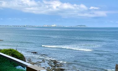 Ballenita - Punta Faro, amplio y moderno departamento frente al mar con balcón y dentro de condominio privado