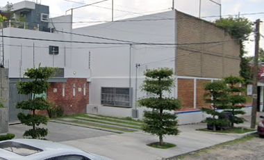 EXCELENTE OPORTUNIDAD, GRAN CASA EN CALZADA DE LOS CIPRECES, ZAPOPAN JALISCO, EN MENOS DE SU VALOR COMERCIAL!!