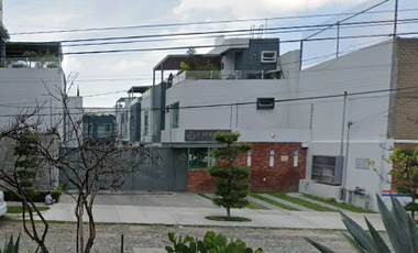 EXCELENTE OPORTUNIDAD, GRAN CASA EN CALZADA DE LOS CIPRECES, ZAPOPAN JALISCO, EN MENOS DE SU VALOR COMERCIAL!!