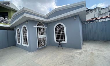 Se vende casa en La Alborada 12ava etapa a dos cuadras de la Av. Rodolfo Baquerizo Nazur