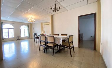 Se vende casa en La Alborada 12ava etapa a dos cuadras de la Av. Rodolfo Baquerizo Nazur