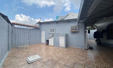 Se vende casa en La Alborada 12ava etapa a dos cuadras de la Av. Rodolfo Baquerizo Nazur