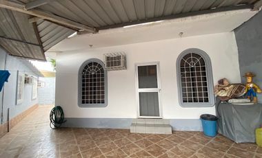 Se vende casa en La Alborada 12ava etapa a dos cuadras de la Av. Rodolfo Baquerizo Nazur