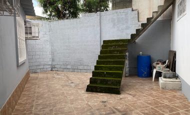 Se vende casa en La Alborada 12ava etapa a dos cuadras de la Av. Rodolfo Baquerizo Nazur