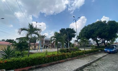 Se vende casa en La Alborada 12ava etapa a dos cuadras de la Av. Rodolfo Baquerizo Nazur