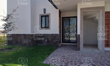 EN RENTA DEPARTAMENTO EN DUPLEX PLANTA BAJA 2 HABITACIONES ZIRANDARO SAN MIGUEL DE ALLENDE